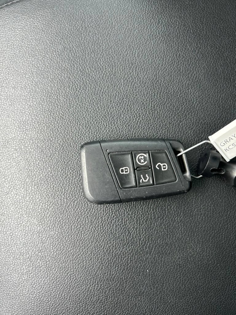 Used 2019 Volkswagen Atlas SEL FWD image 2