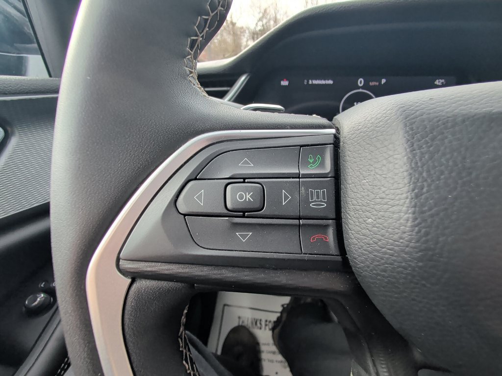 Certified 2025 Jeep Grand Cherokee Altitude AWD/4WD image 17