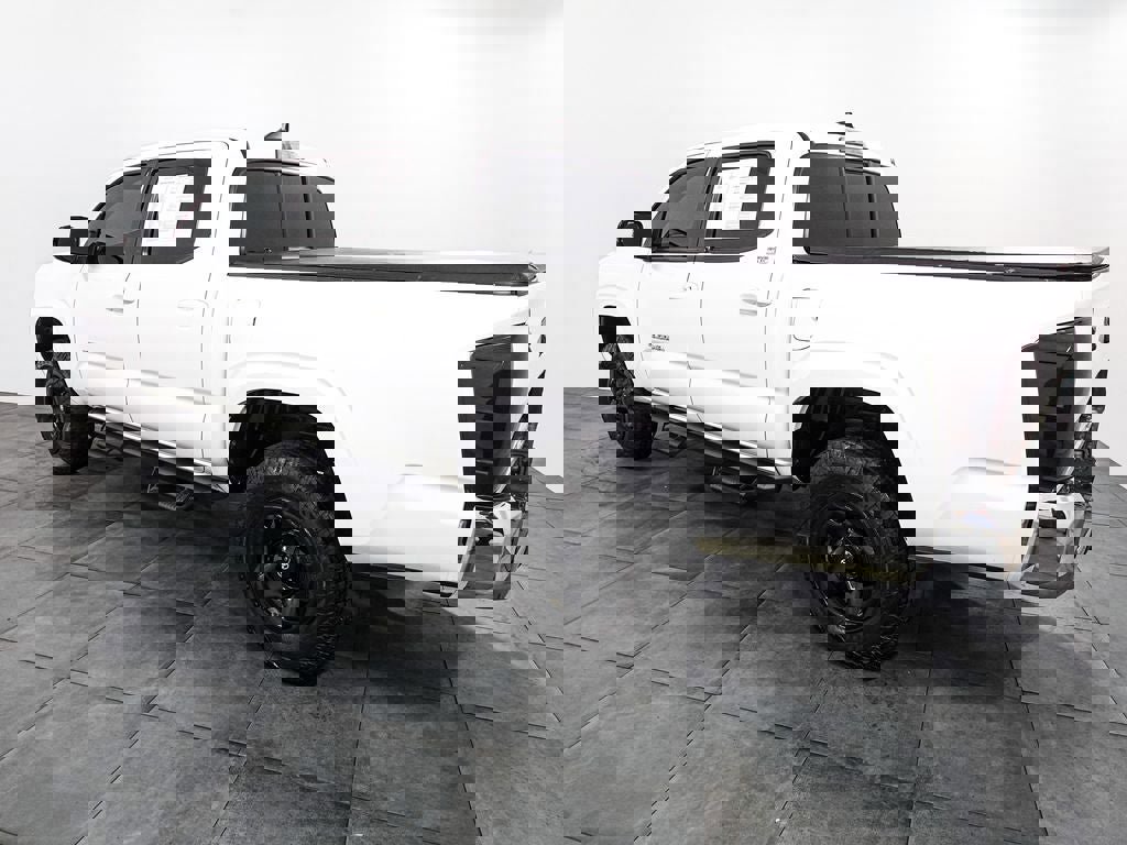 Used 2020 Toyota Tacoma SR5 image 4