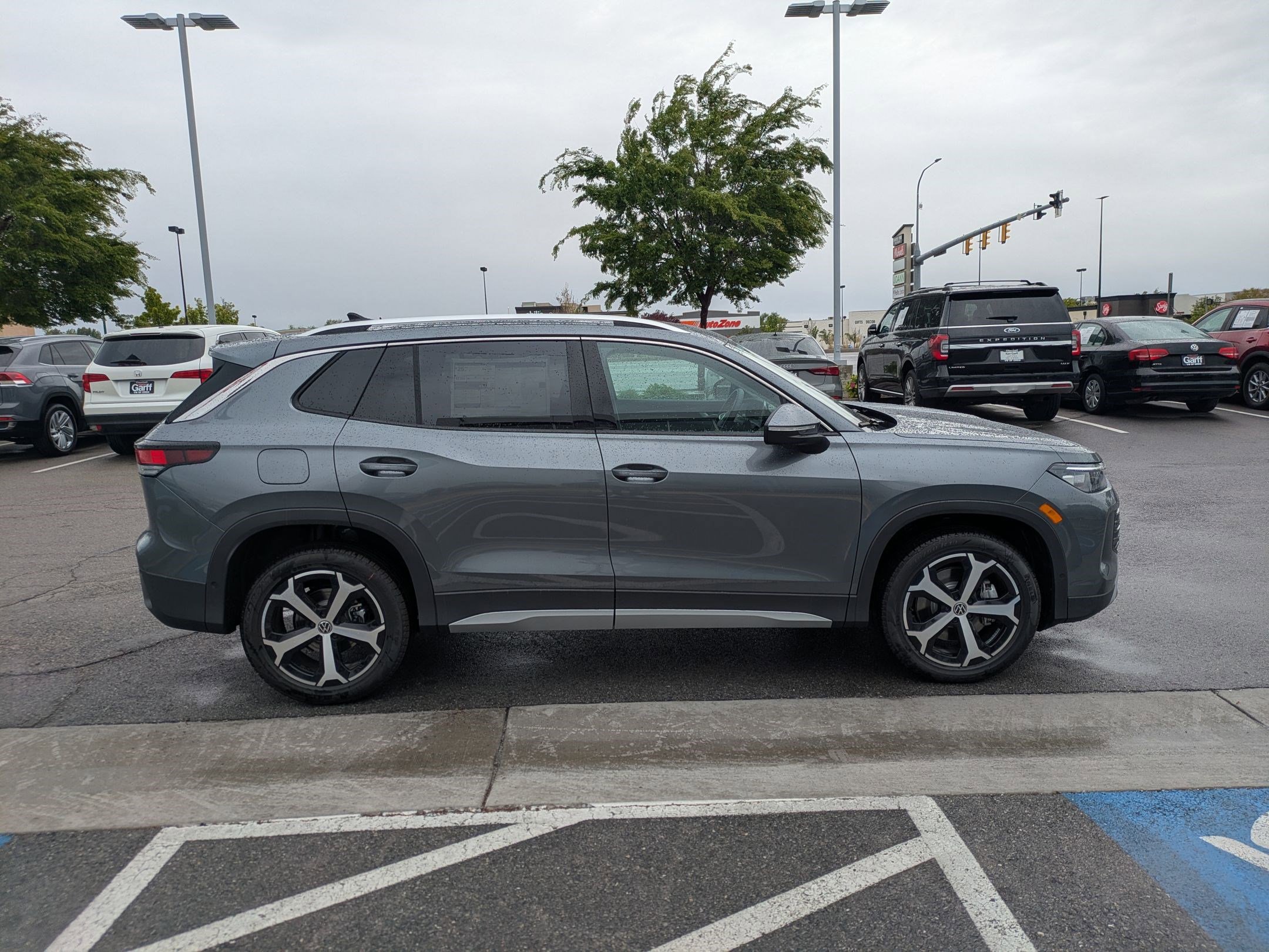 New 2026 Volkswagen Tiguan SE AWD/4WD image 2