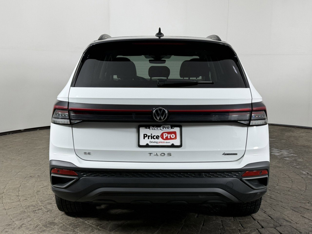 Used 2025 Volkswagen Taos SE AWD/4WD image 6