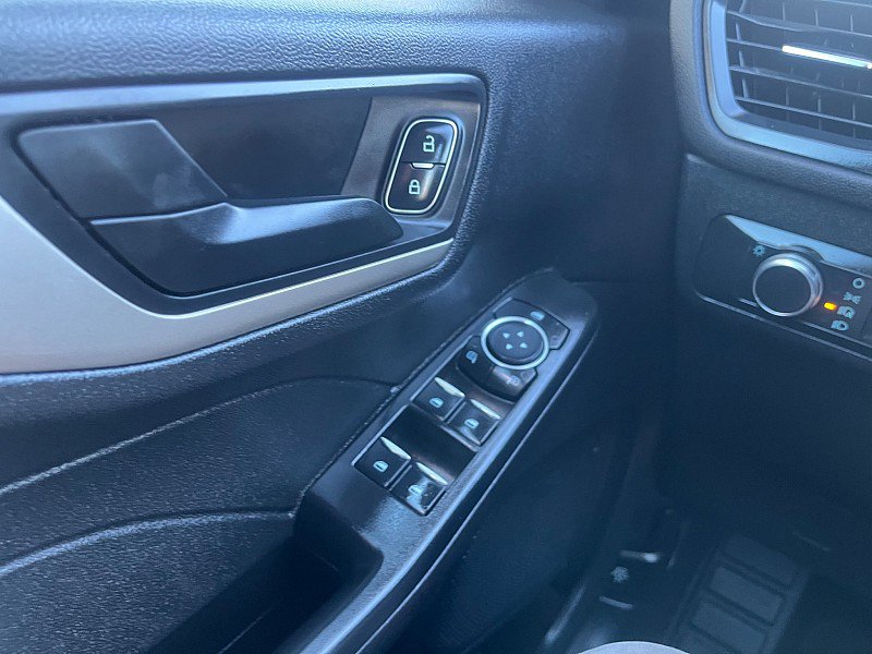 Used 2022 Ford Escape SE image 26