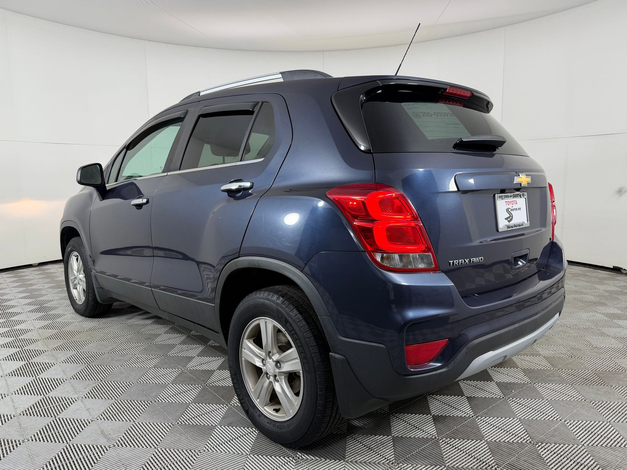 Used 2018 Chevrolet Trax LT w/ LT Convenience Package AWD/4WD image 3