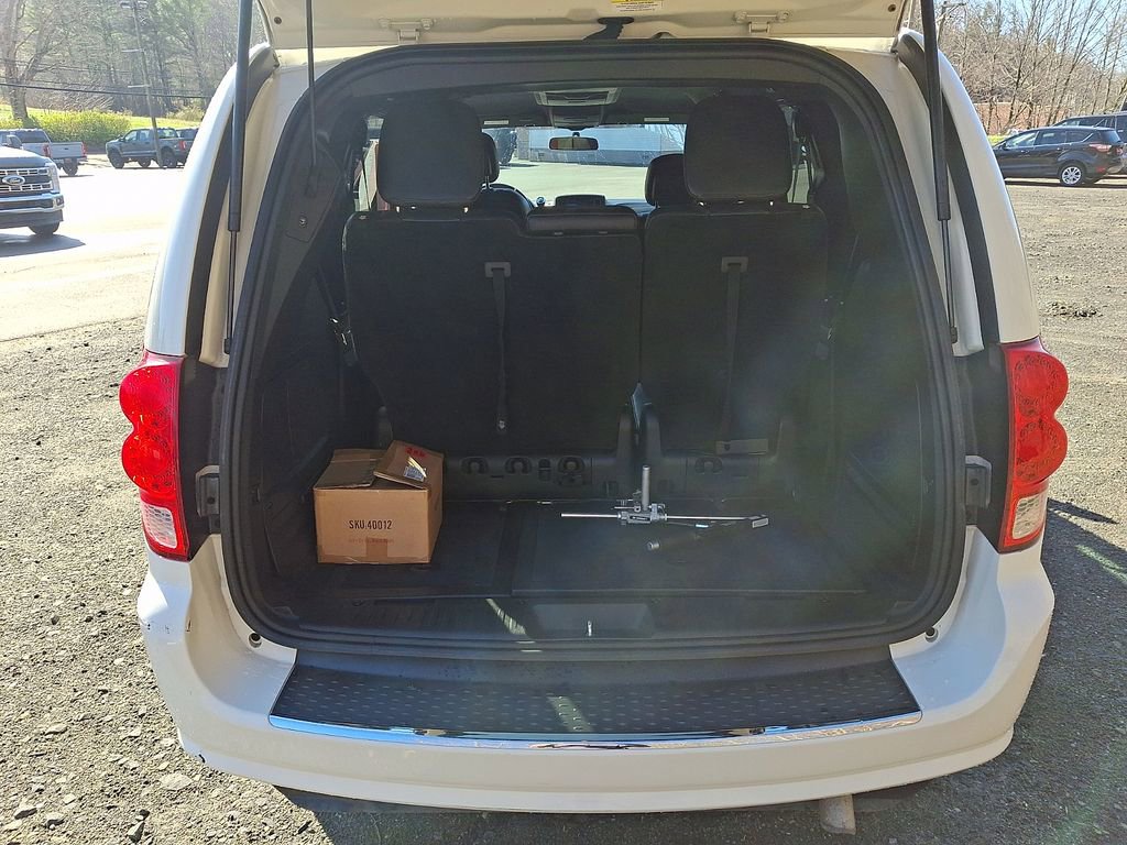 Used 2011 Dodge Grand Caravan R/T image 29