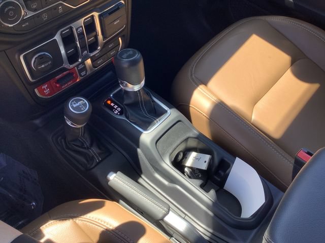 Used 2022 Jeep Wrangler Unlimited Rubicon w/ Xtreme Recon 35" Tire Package AWD/4WD image 18