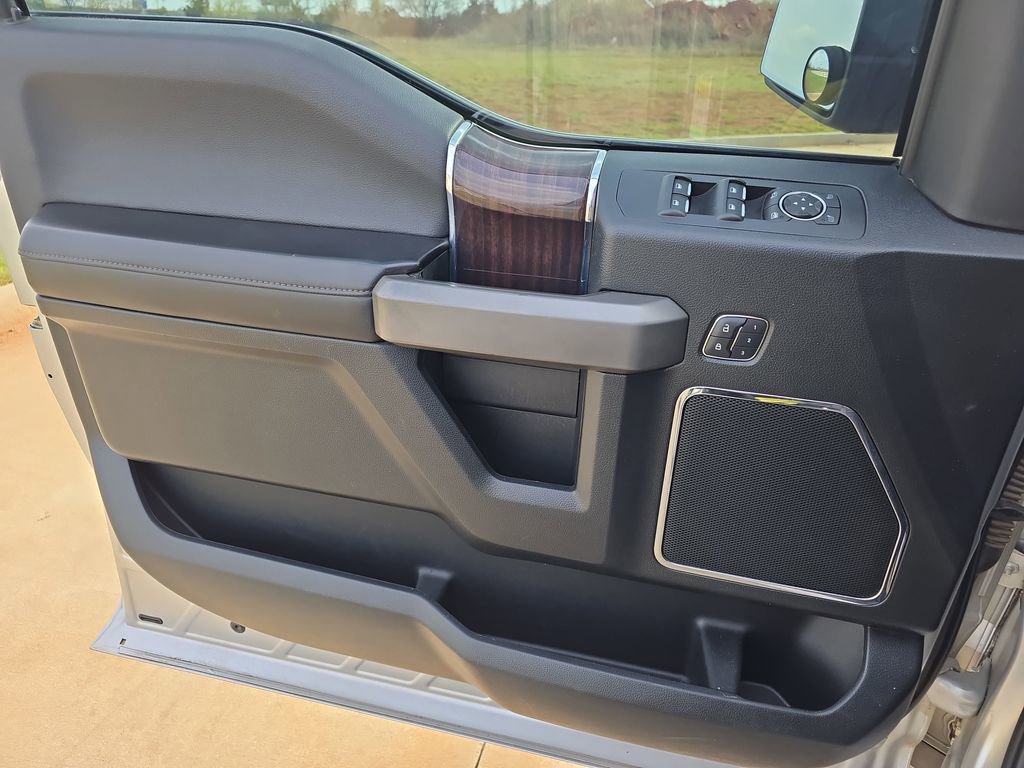 Used 2015 Ford F150 Platinum w/ Equipment Group 701A Luxury image 25