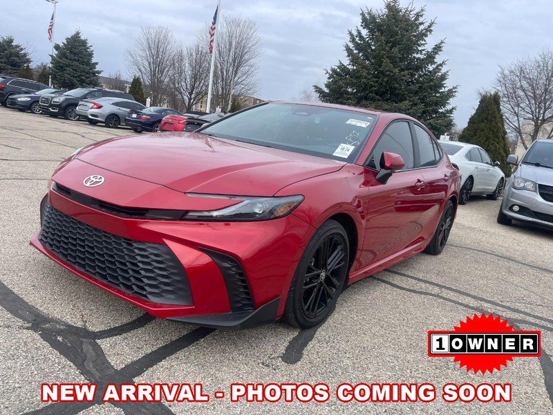 Used 2025 Toyota Camry SE FWD image 1