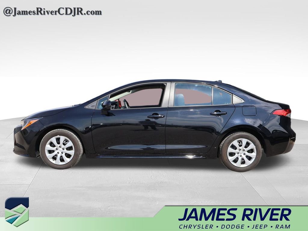 Used 2026 Toyota Corolla LE FWD image 2