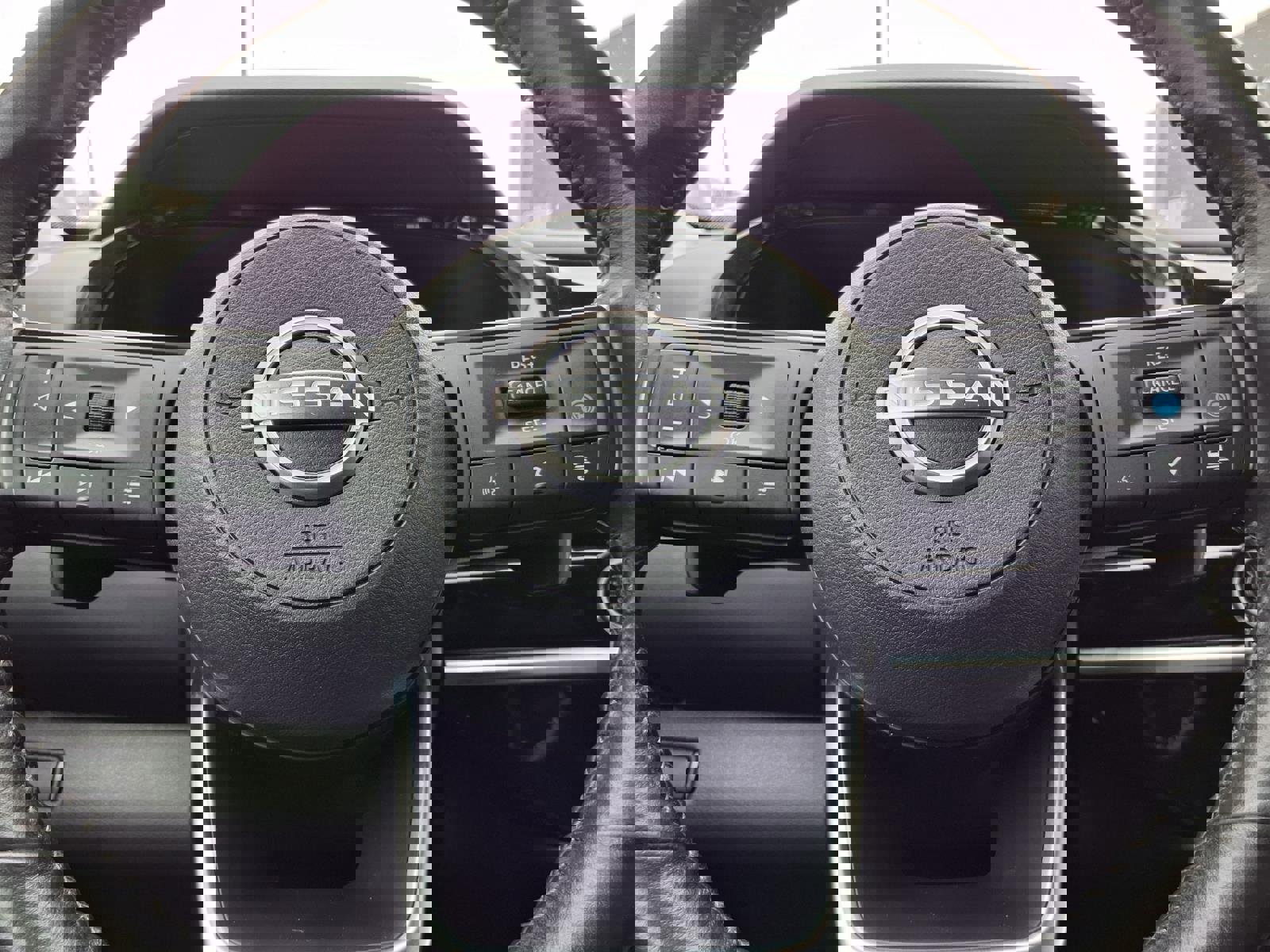 Used 2024 Nissan Pathfinder SV image 16