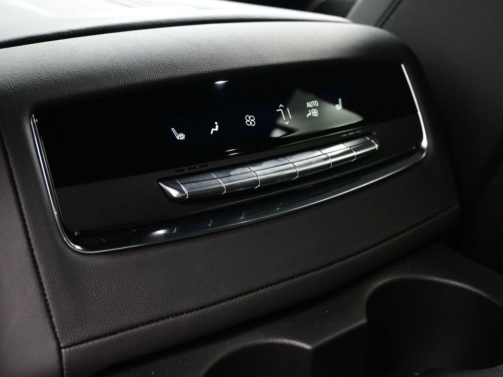 Used 2024 Cadillac Escalade Premium Luxury w/ Performance Package image 15