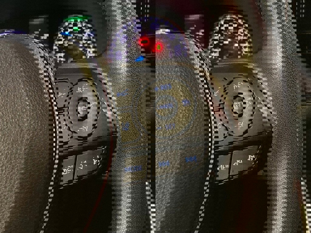 Used 2022 Toyota RAV4 SE image 19