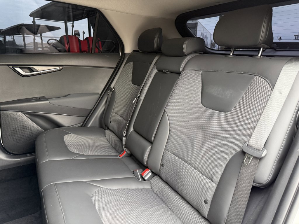 Used 2023 Kia Niro EX Touring image 34