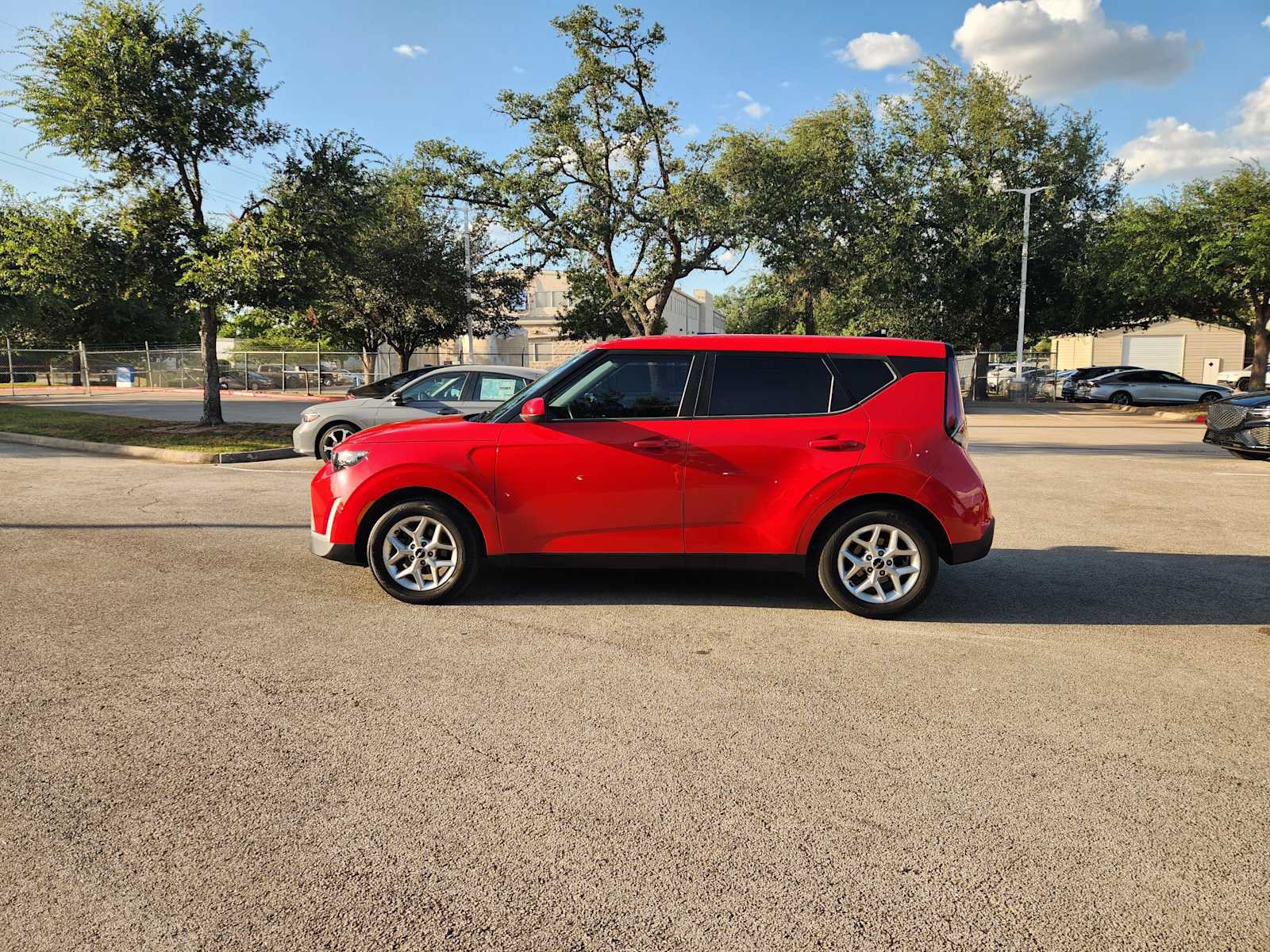 Used 2023 Kia Soul S FWD image 4