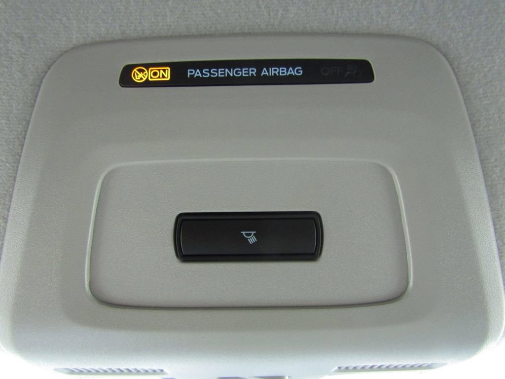 Used 2024 Ford E-Transit 148 Medium Roof image 31