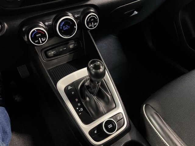 Used 2022 Hyundai Venue Limited FWD image 29