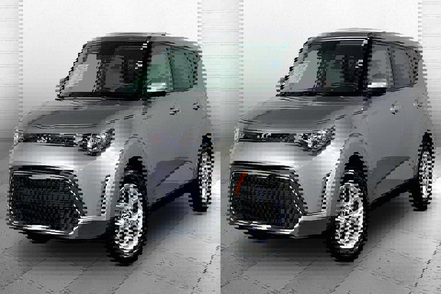 Used 2025 Kia Soul LX image 12