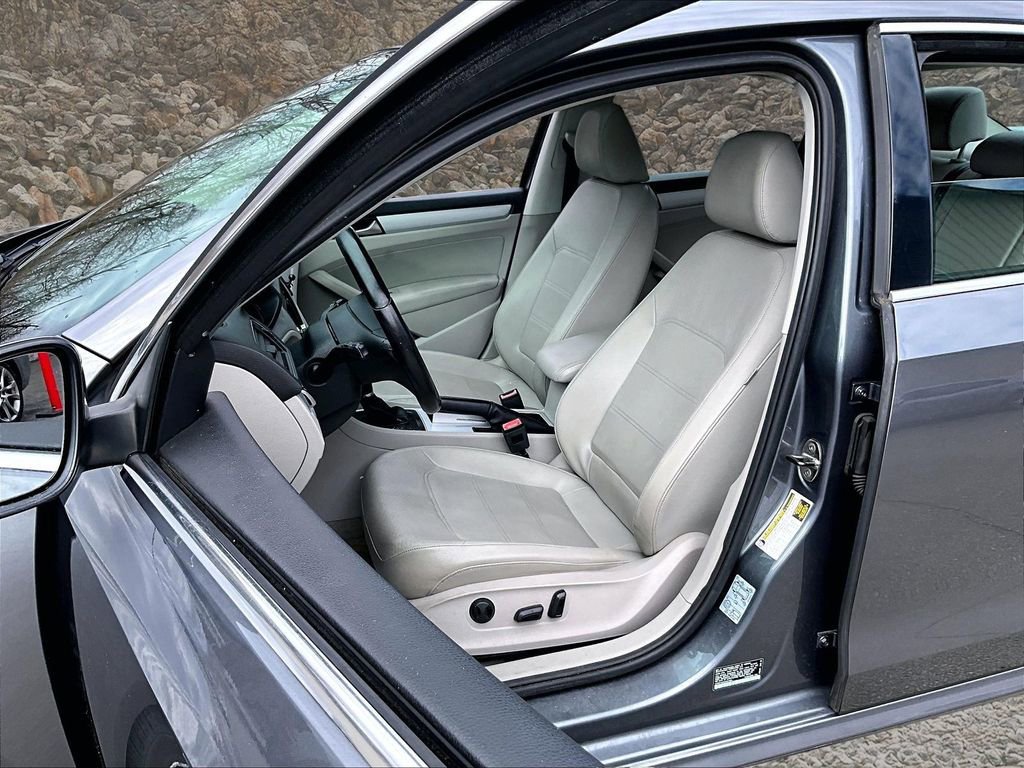 Used 2012 Volkswagen Passat 2.5 SE image 16