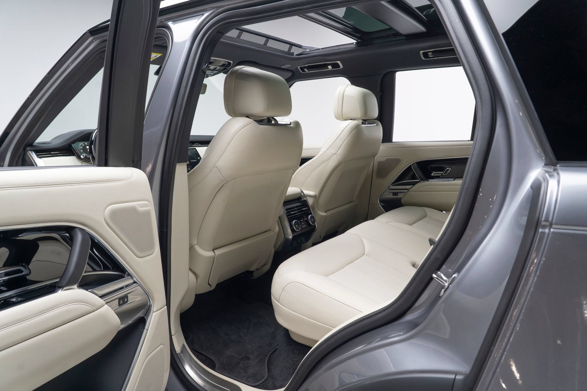 Used 2025 Land Rover Range Rover SE AWD/4WD image 48