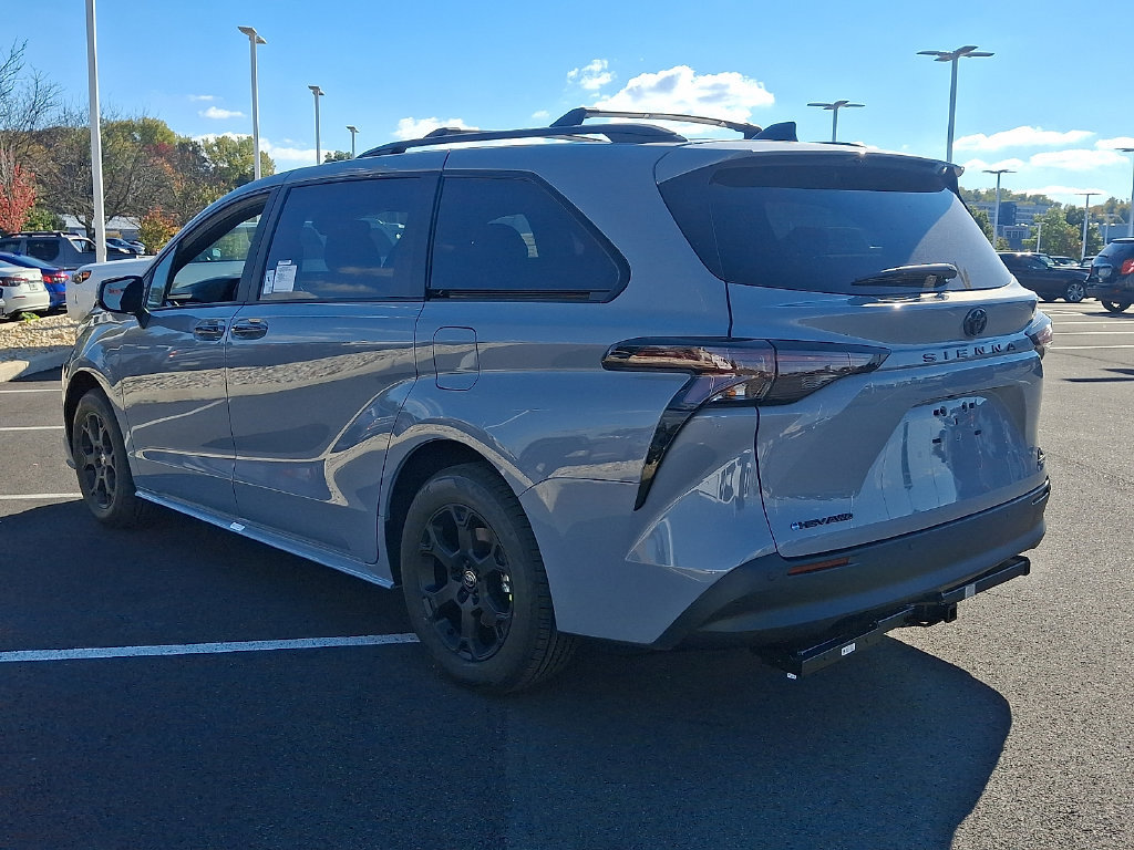 New 2026 Toyota Sienna XLE Woodland Edition AWD/4WD image 4