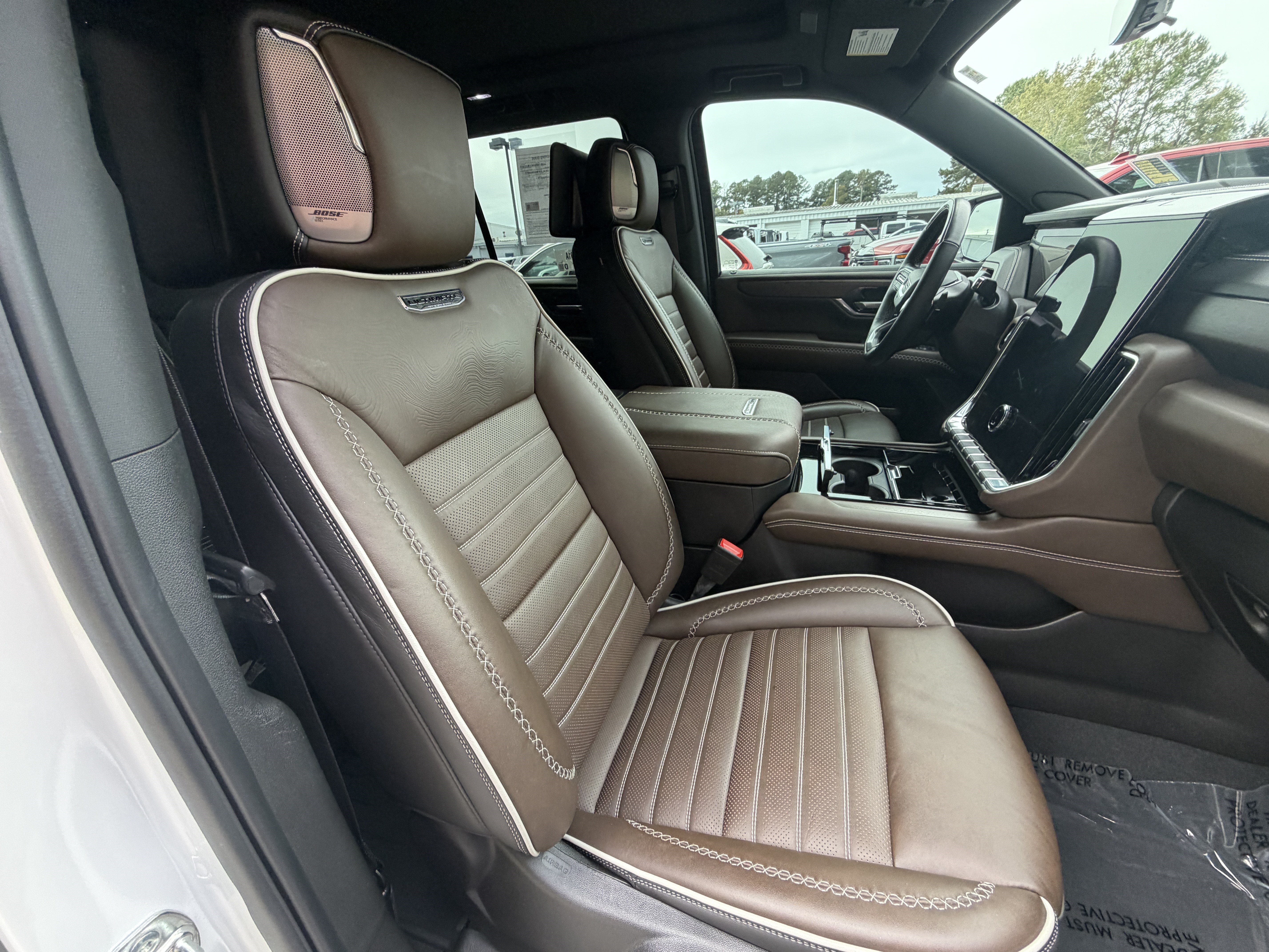 Used 2025 GMC Yukon Denali Ultimate AWD/4WD image 24