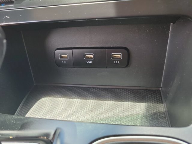 Used 2022 Kia Carnival LX FWD image 26