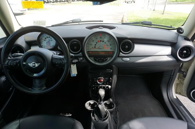 Used 2011 MINI Cooper Hardtop FWD image 6