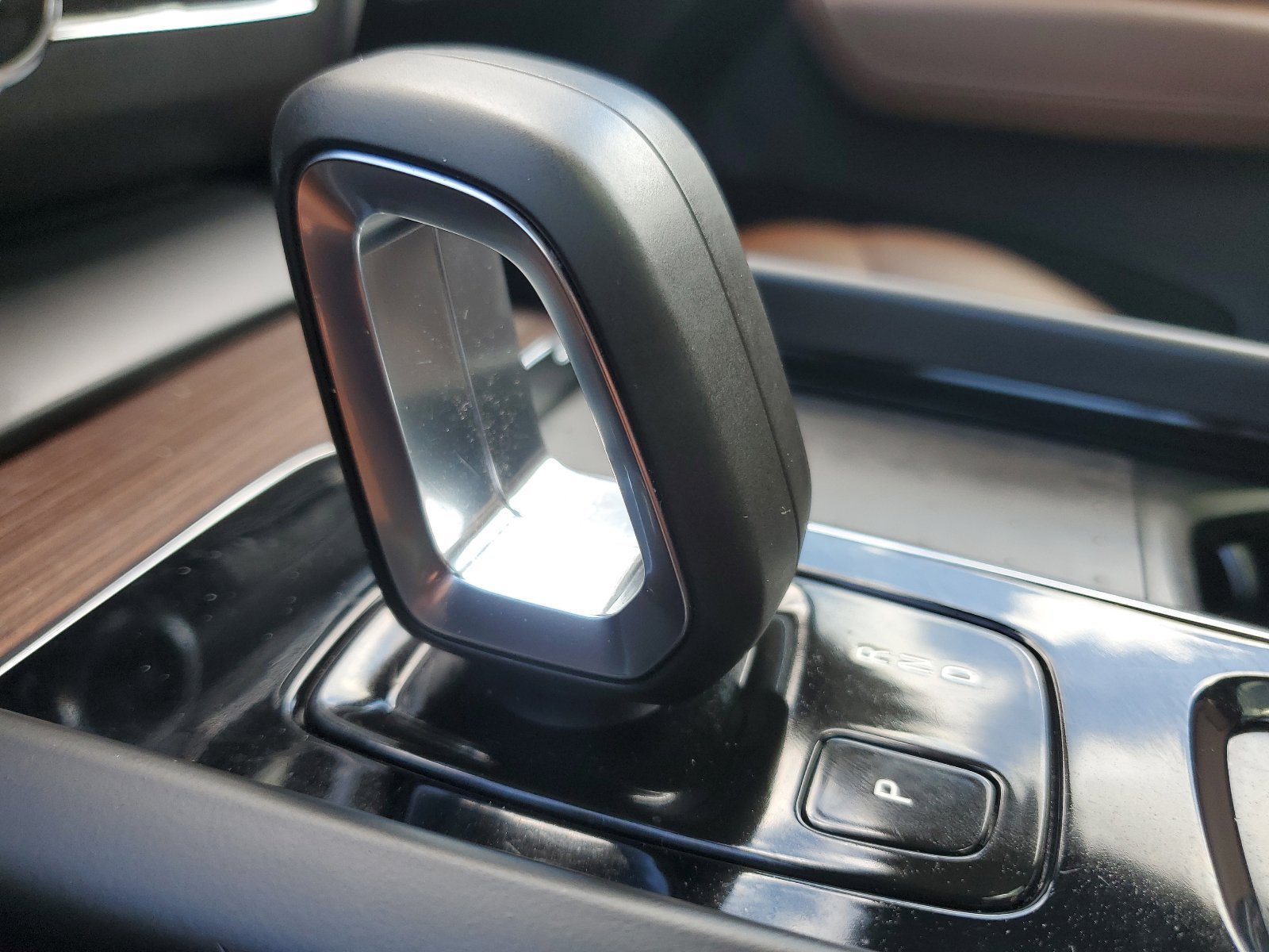 Used 2022 Volvo XC60 B5 Momentum w/ Protection Package Premier FWD image 25