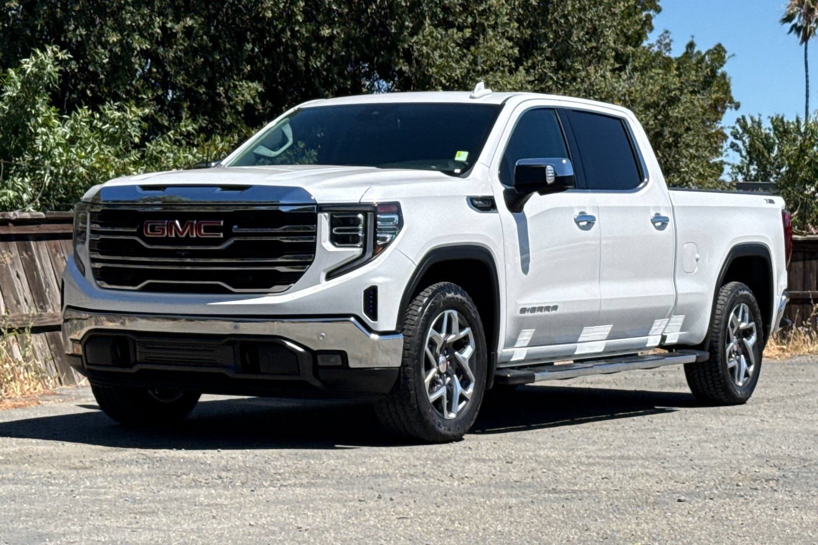 Used 2023 GMC Sierra 1500 SLT w/ SLT Premium Plus Package AWD/4WD image 7