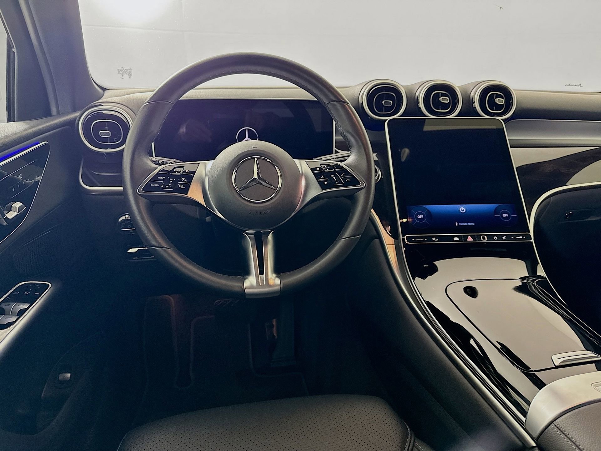 Certified 2025 Mercedes-Benz GLC 300 image 22