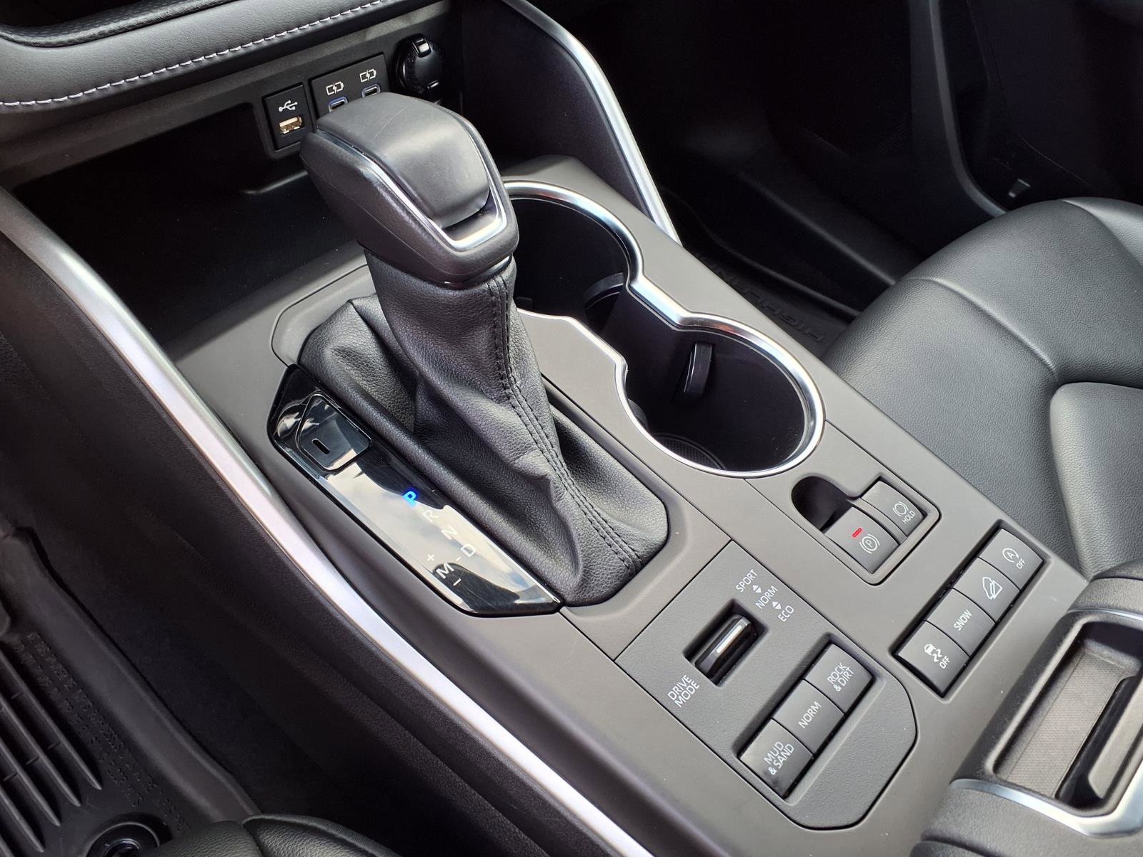 Used 2022 Toyota Highlander XLE image 11