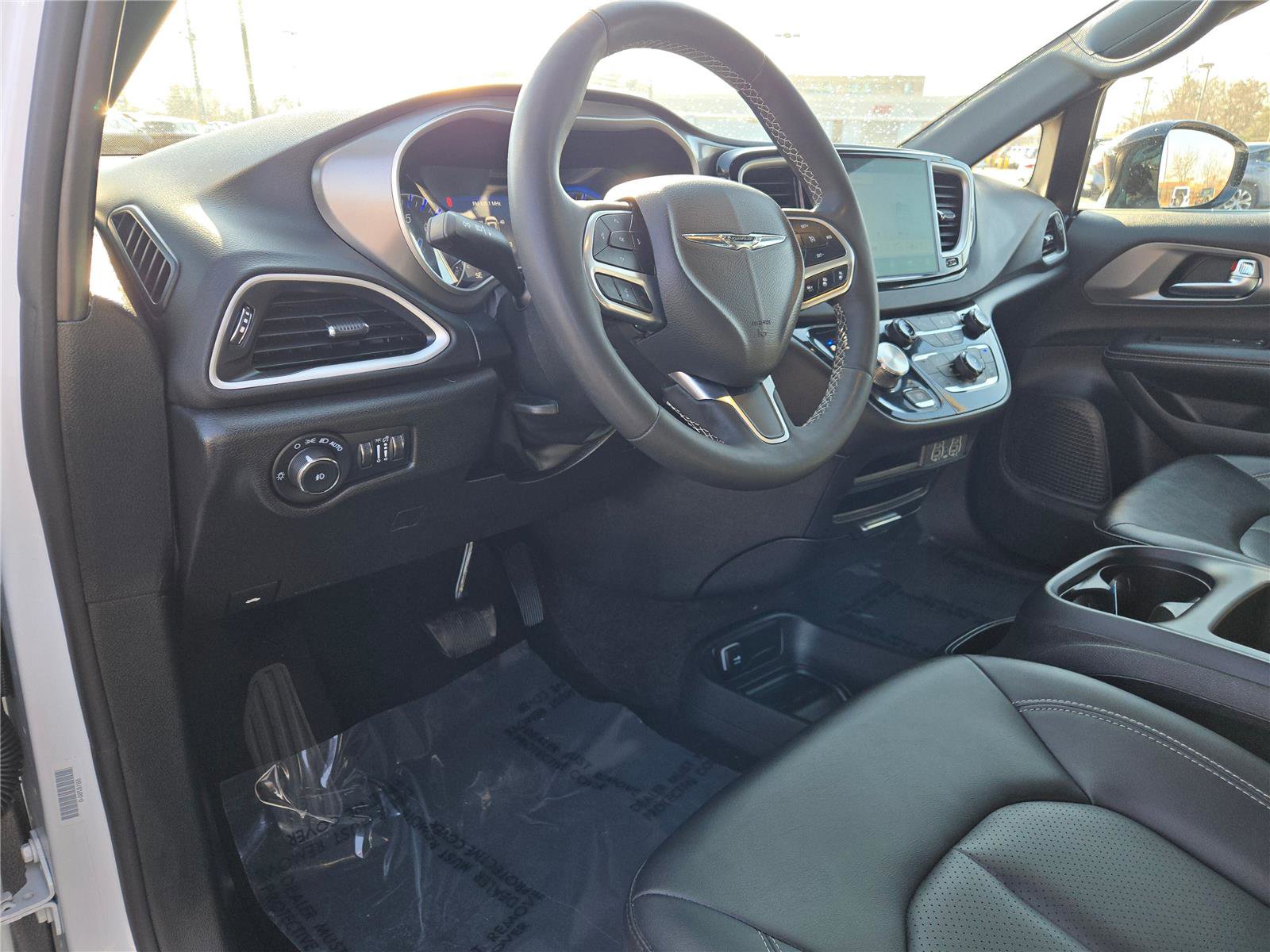 Certified 2025 Chrysler Pacifica Select image 25