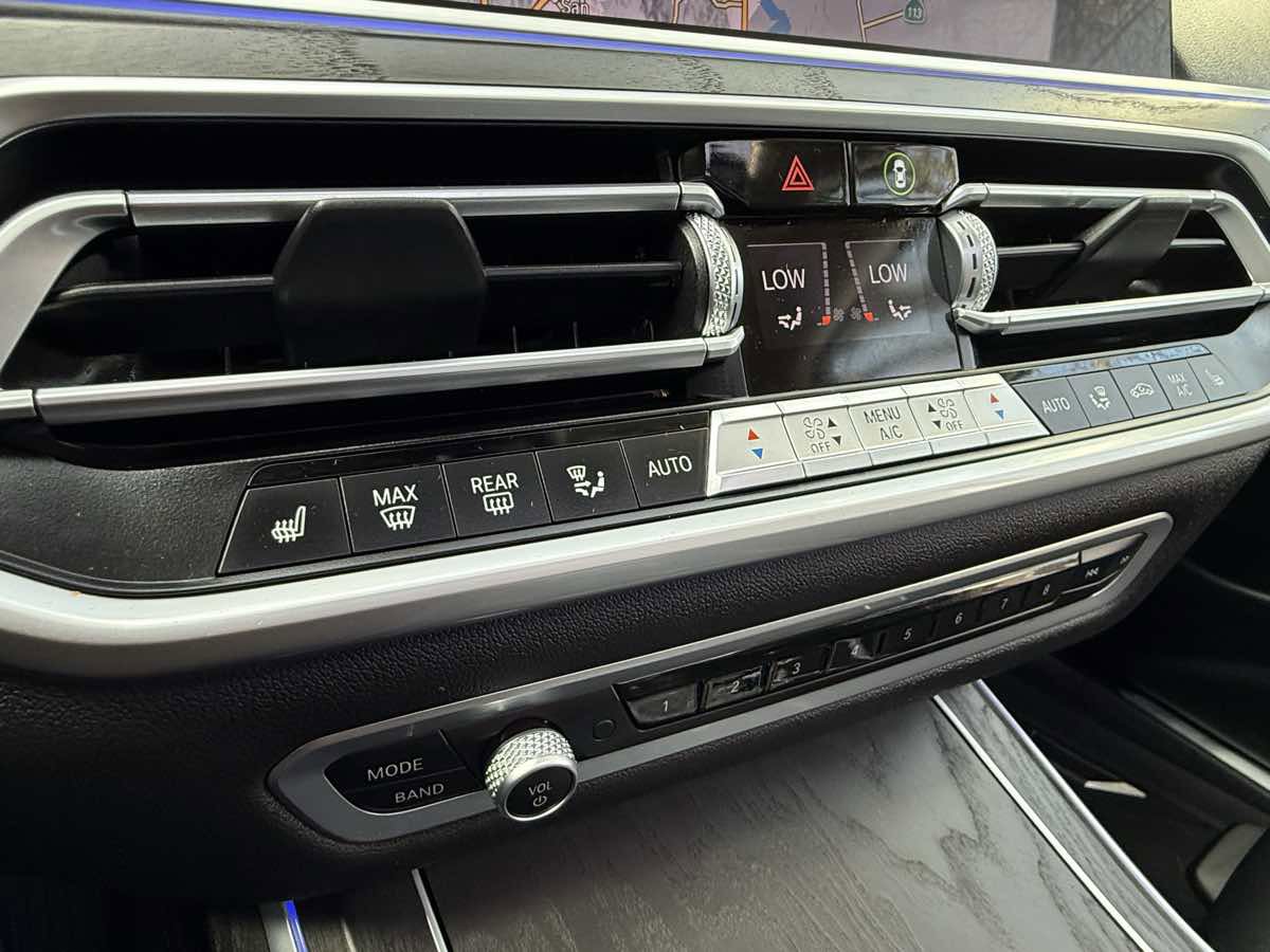 Used 2020 BMW X7 xDrive40i w/ Premium Package image 23