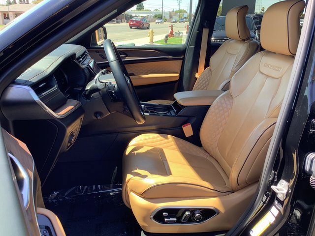 Used 2022 Jeep Grand Cherokee L Summit w/ Advanced Protech Group IV image 8