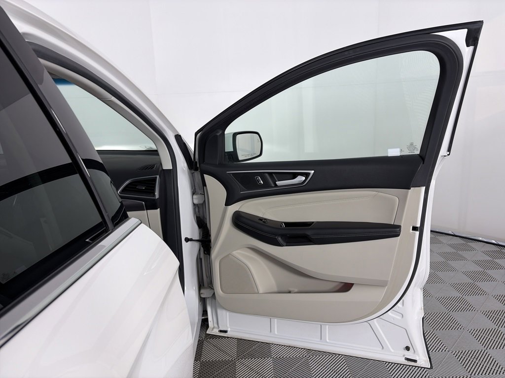 Used 2016 Ford Edge Titanium w/ Equipment Group 302A image 31