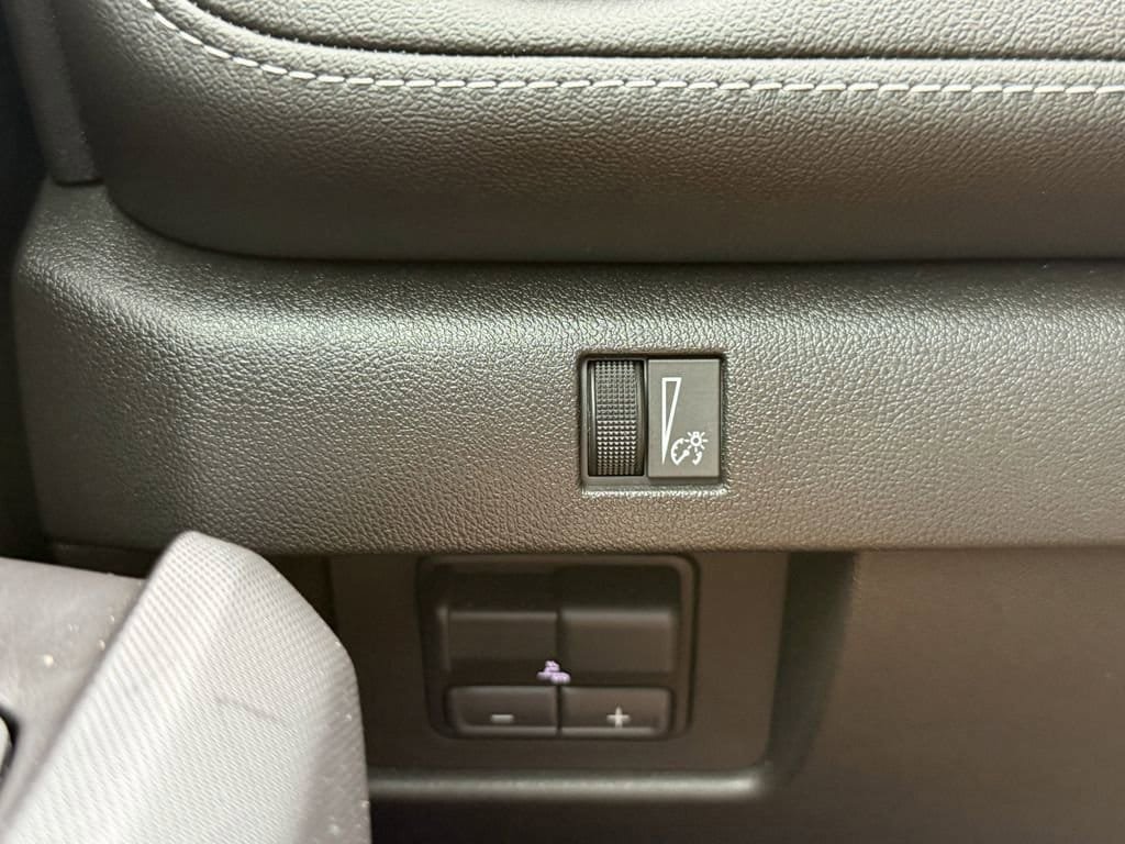 Used 2024 Chevrolet Colorado LT w/ LT Convenience Package III RWD image 30