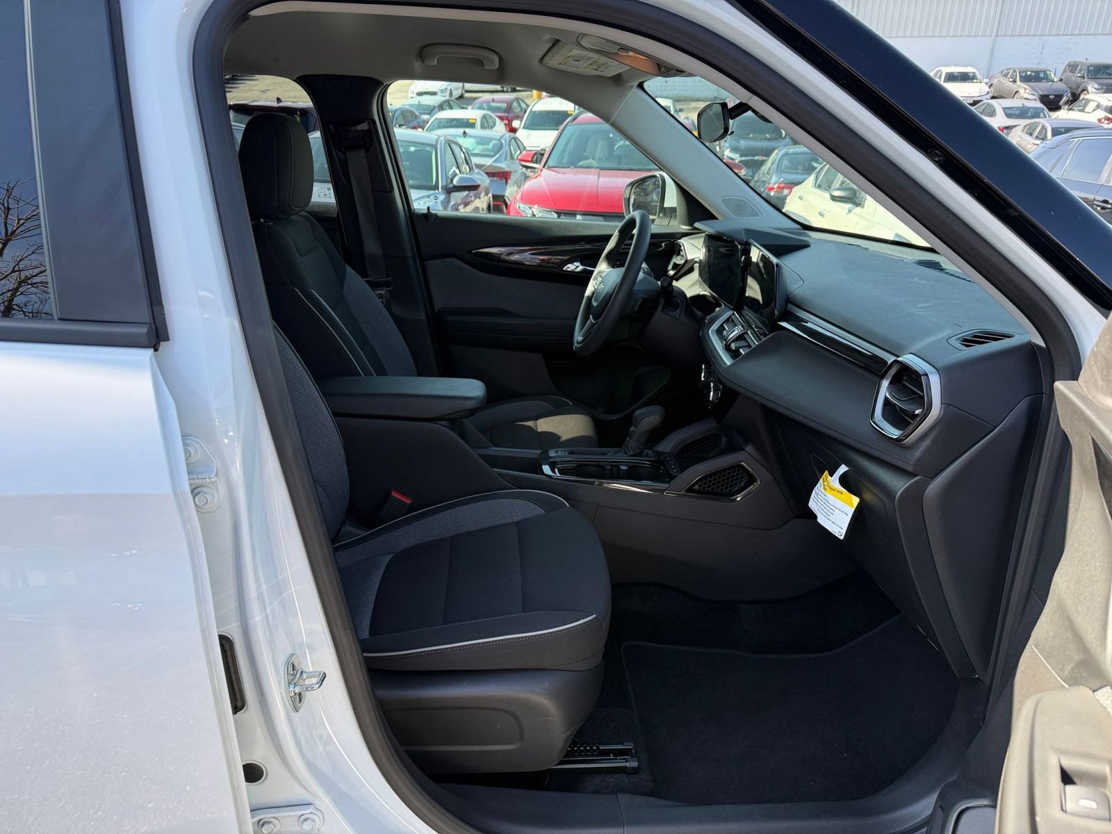 Used 2025 Chevrolet TrailBlazer LT image 37