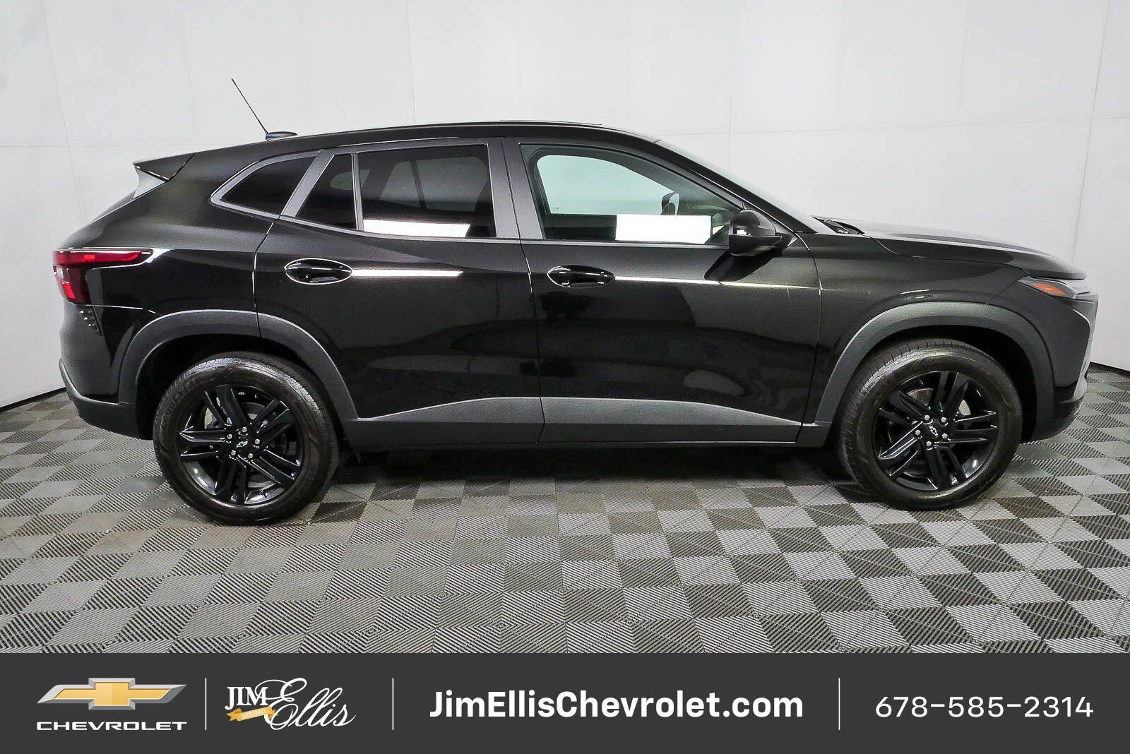 Certified 2025 Chevrolet Trax RS w/ Sunroof Package FWD image 25