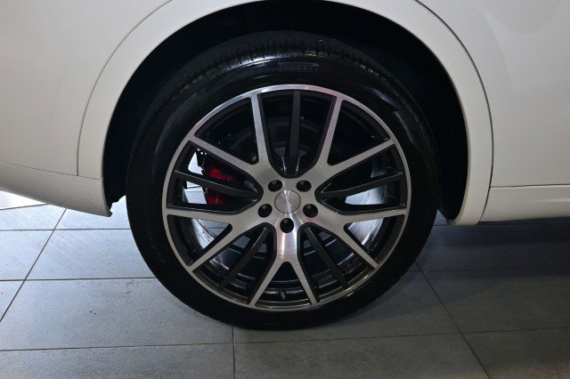 Used 2019 Maserati Levante GranLusso AWD/4WD image 12