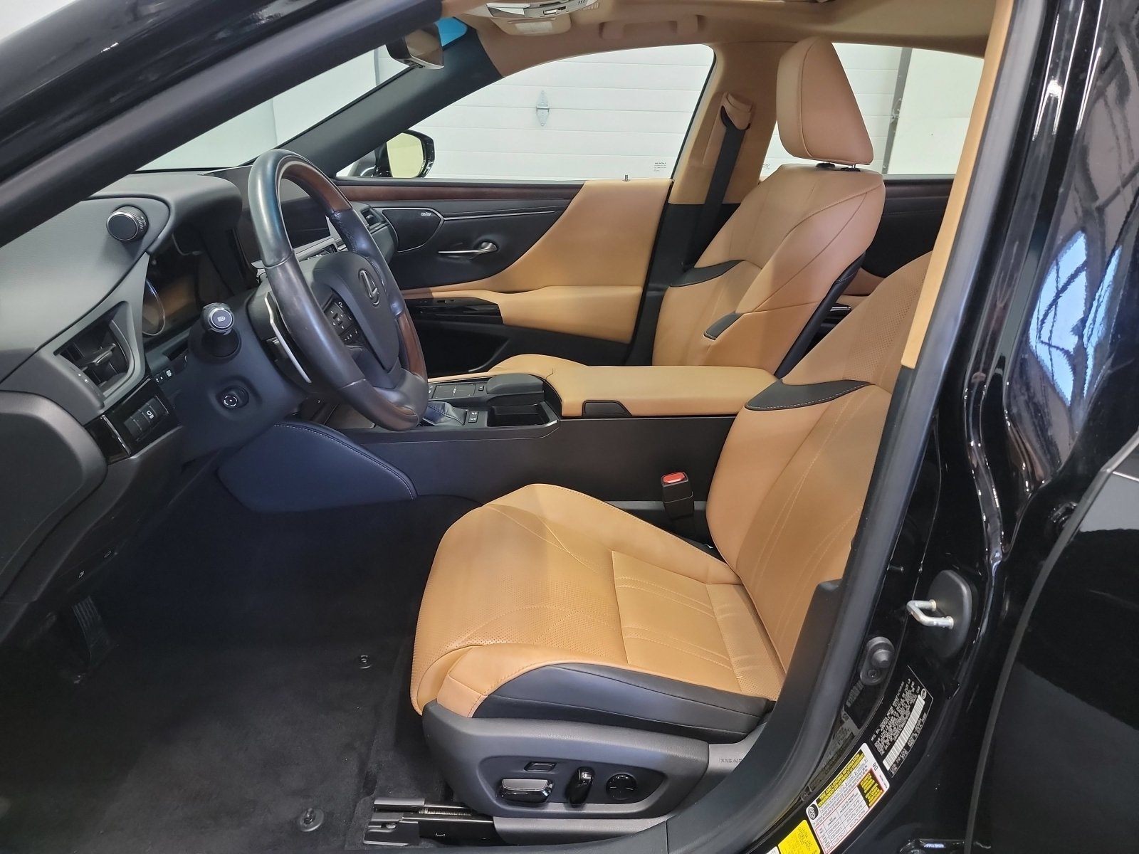 Used 2022 Lexus ES 300h w/ Accessory Package FWD image 12