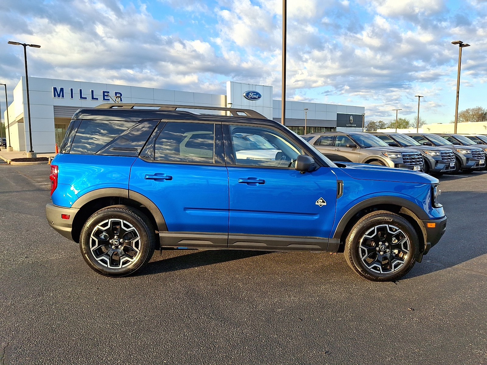 Used 2025 Ford Bronco Sport Outer Banks w/ Outer Banks Tech Package+ AWD/4WD image 6