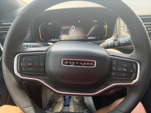 Used 2022 Jeep Wagoneer Series III AWD/4WD image 21
