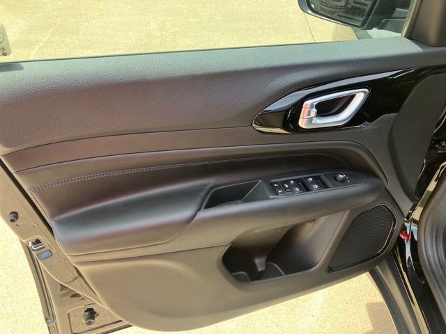 New 2026 Jeep Compass Latitude AWD/4WD image 9