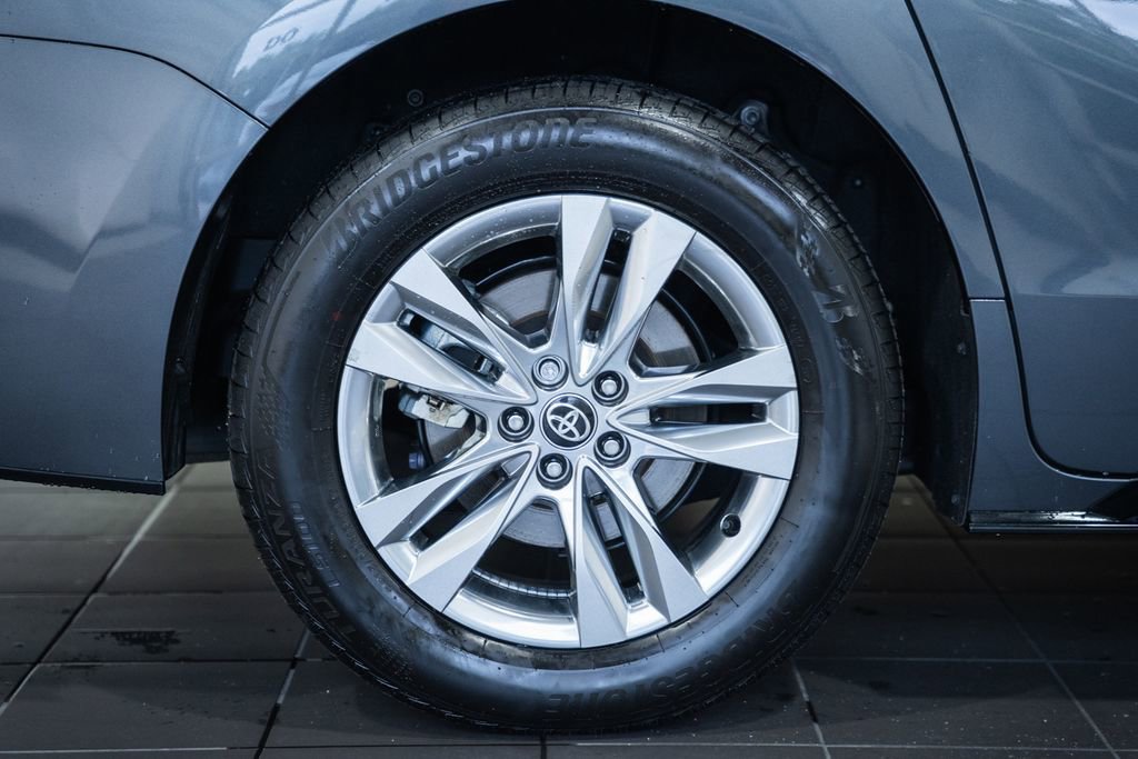 Used 2025 Toyota Sienna Limited AWD/4WD image 19