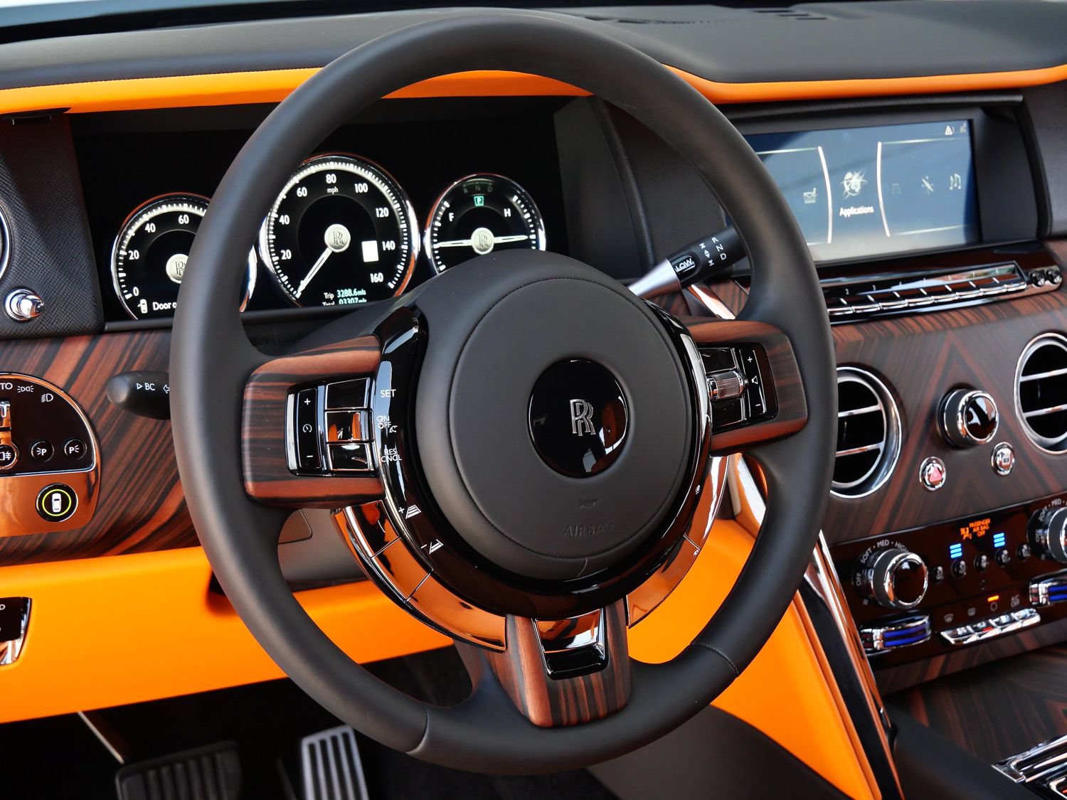 Certified 2024 Rolls-Royce Cullinan AWD/4WD image 23