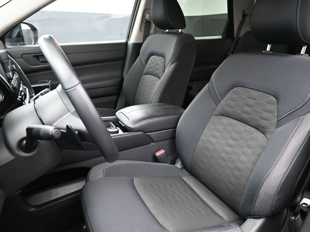 Used 2025 Nissan Pathfinder SV image 23