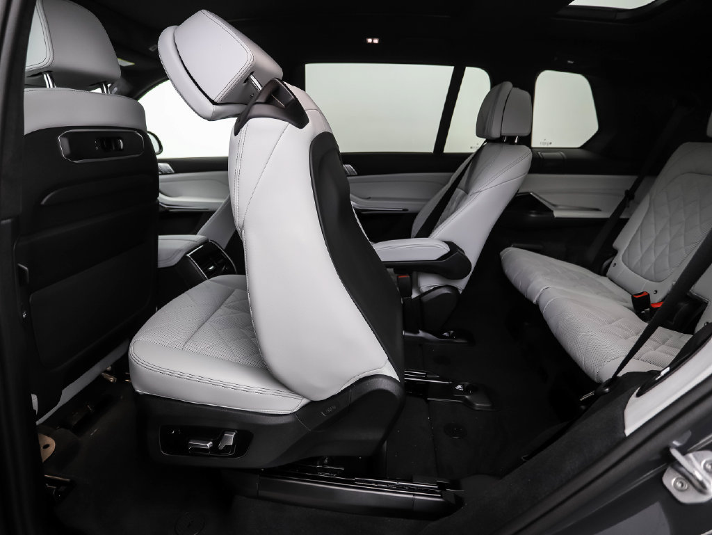 New 2027 BMW X7 xDrive40i w/ Executive Package AWD/4WD image 25