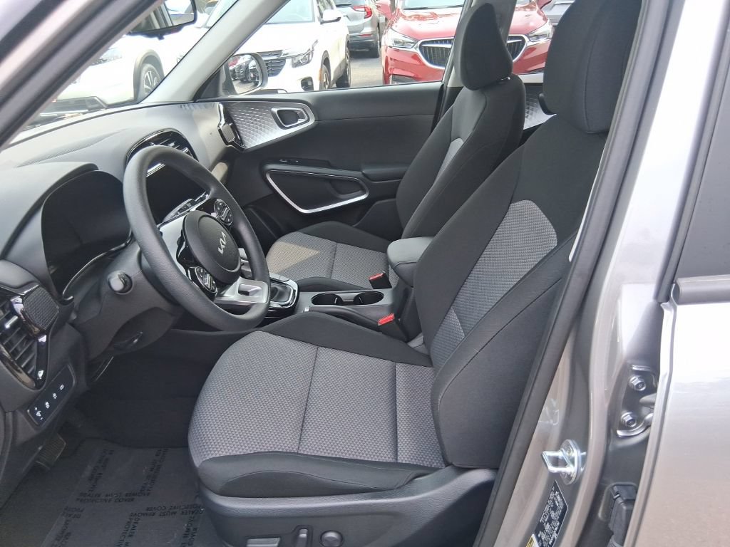 Used 2025 Kia Soul S FWD image 10