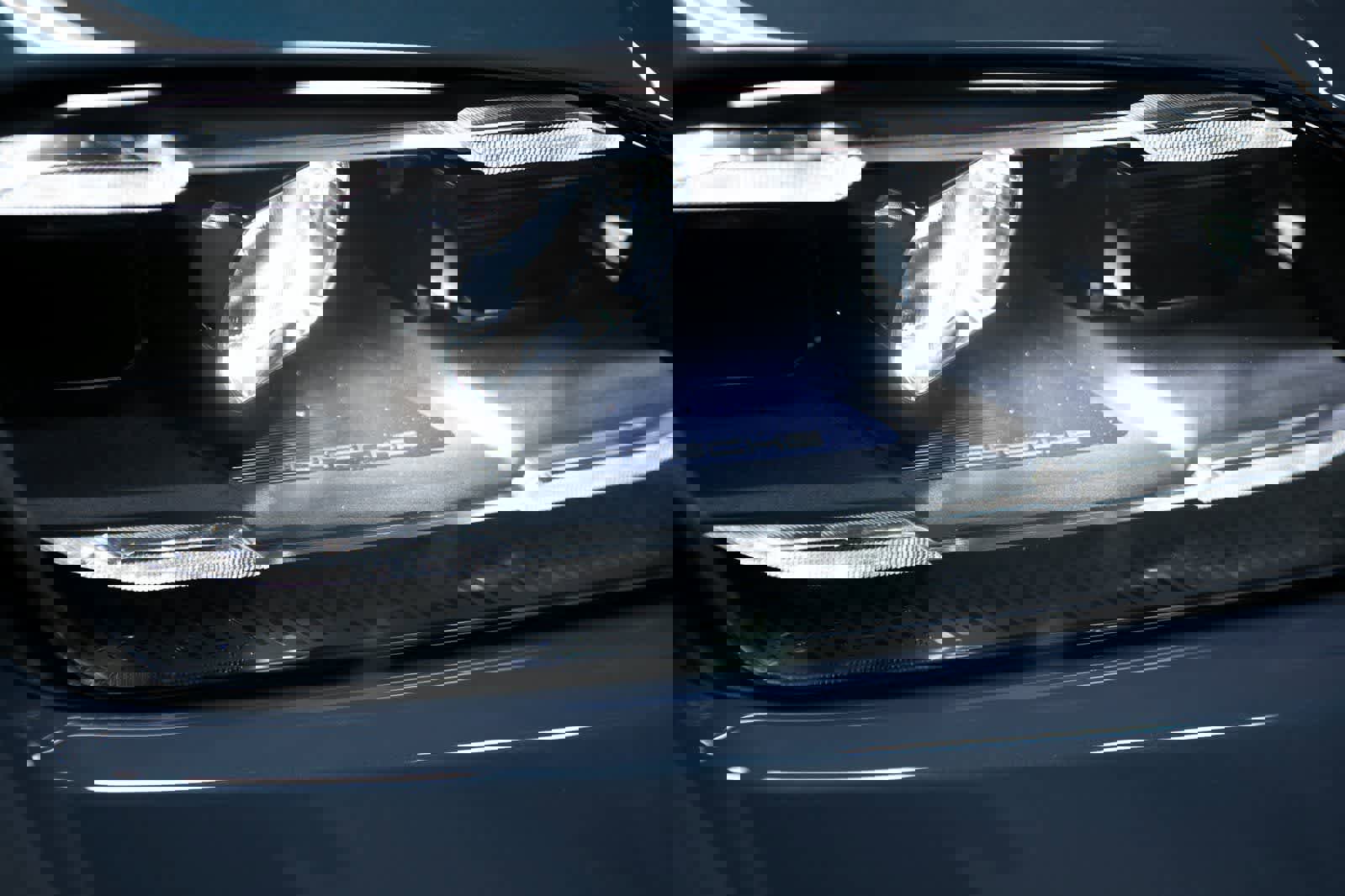 New 2026 Porsche Taycan 4S image 33