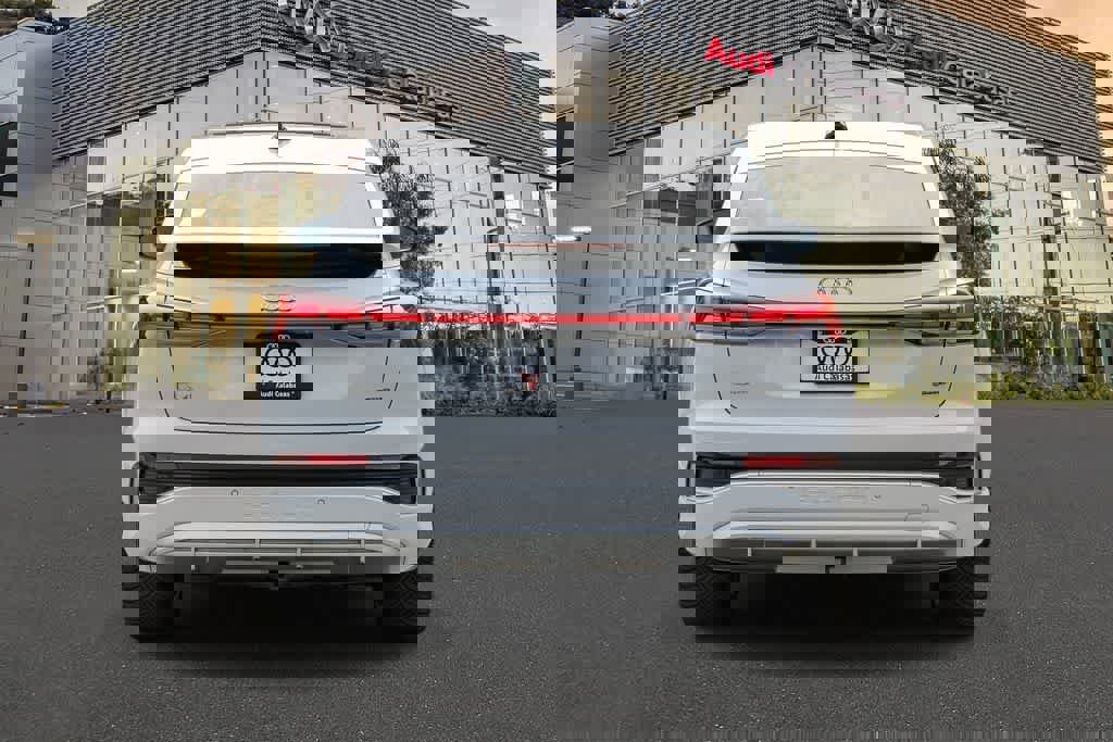 Used 2023 Audi Q4 e-tron Prestige image 3