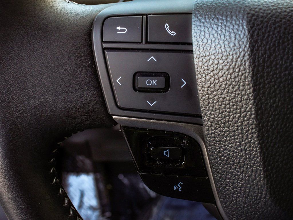 Used 2025 Toyota Camry SE image 25